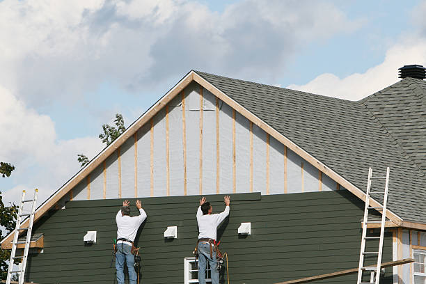 Professional Siding technician working in Vale, OR